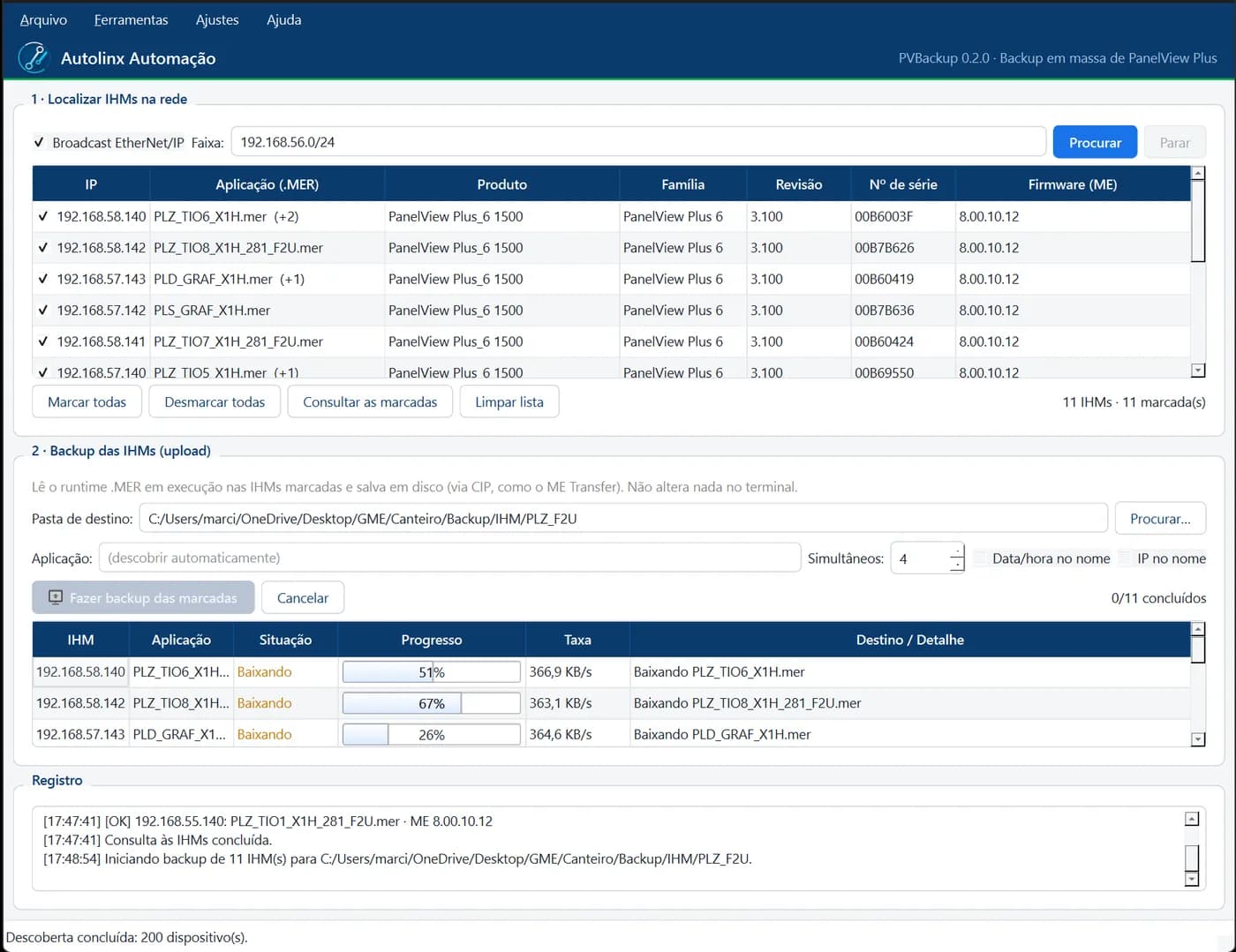 Tela do PVBackup com a lista de IHMs PanelView Plus encontradas na rede e o backup de vários runtimes .MER em andamento